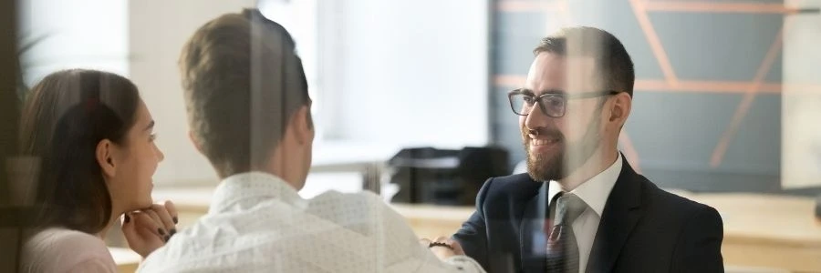 Come accogliere il cliente in modo efficace (e sorridere... con gli occhi!)
